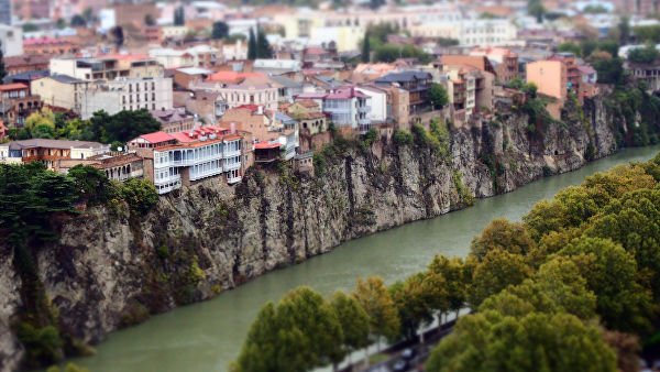 Река Кура и исторический центр Тбилиси