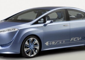 Toyota покажет серийный водородный седан в конце осени