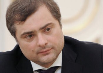 Песков: Сурков возвращается в Кремль не для самореализации