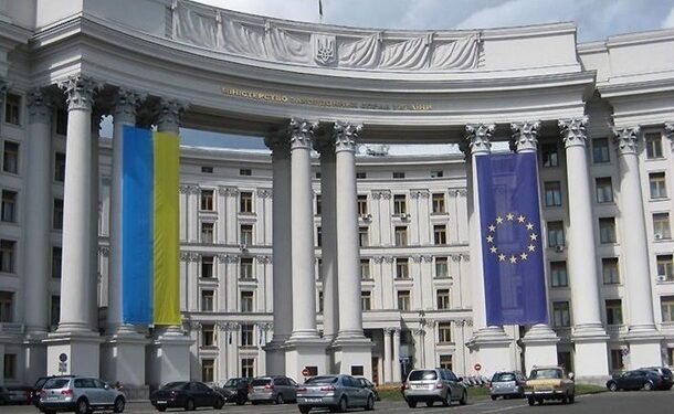 МИД Украины передал ноту протеста РФ по факту пребывания Медведева в Крыму