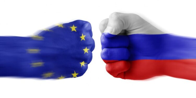 ЕС отказался отменять санкции против России