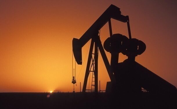 Нефть подешевела до рекордного минимума