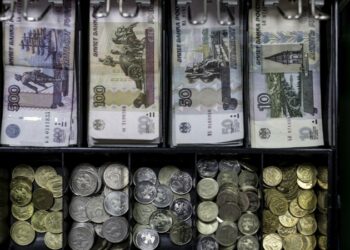 Курс рубля: Минфин назвал рубль крайне недооцененным и объявил распродажу валюты