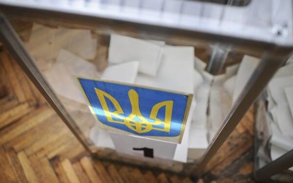 Две трети украинцев готовы досрочно переизбрать Раду