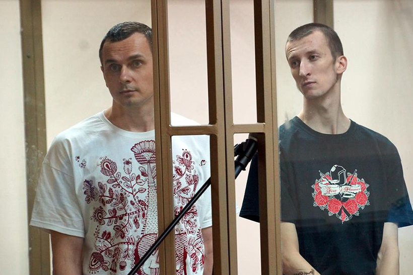 В России более 130 деятелей культуры потребовали освободить Олега Сенцова