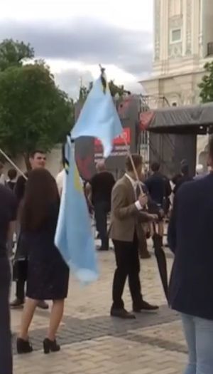 В столице на Софийской площади крымские татары и украинцы пришли поддержать своих собратьев