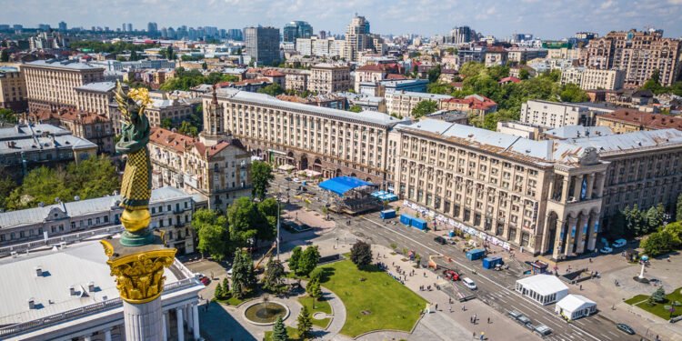 Как в Киеве "растет" фан-зона к финалу Лиги чемпионов: видео с высоты