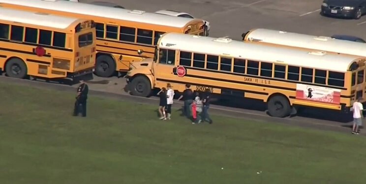 СМИ: по меньшей мере восемь учеников погибли при стрельбе в школе в Техасе
