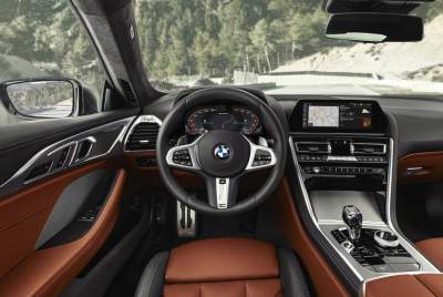 BMW сделала громкую премьеру новой "8 Series" на гоночной трассе