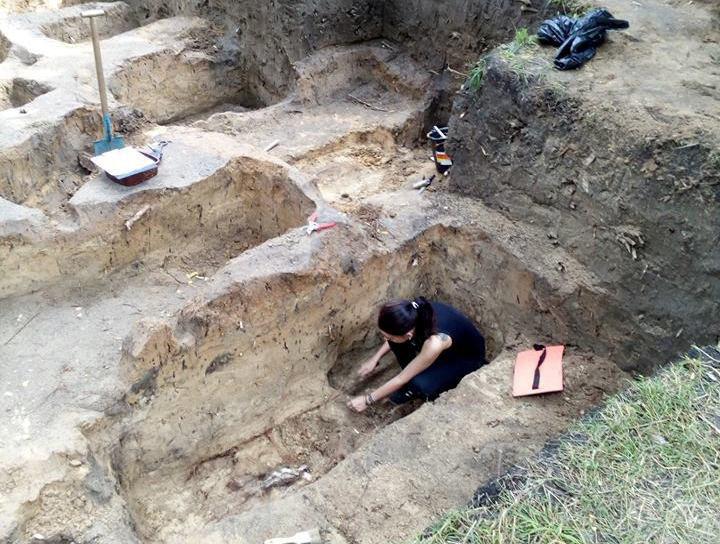 <span class="label red">Фото</span> В Чернигове археологи раскопали семиярусное кладбище