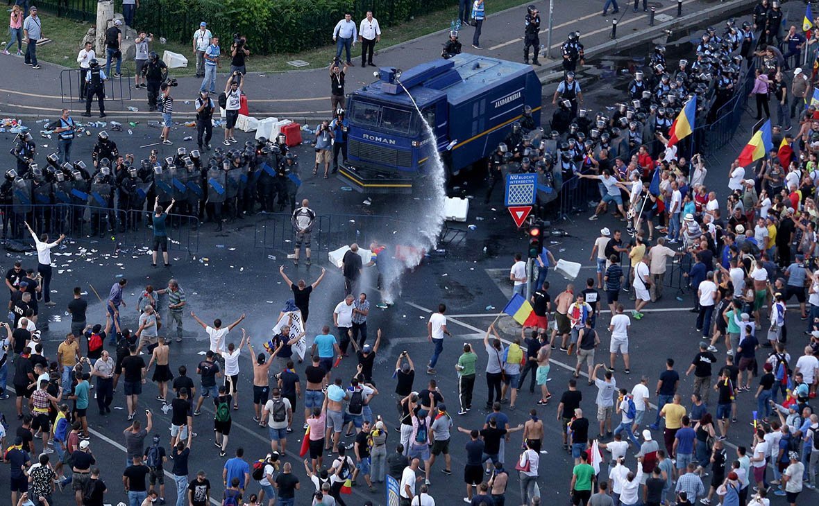 В Румынии при разгоне манифестации диаспоры пострадали более 400 человек
