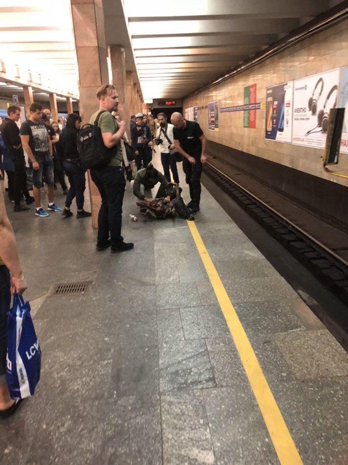 Почему молодой человек упал под поезд сейчас выясняется. Фото: Марина Борисова.