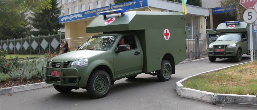 Военным медикам в зону ООС отправлены новые санитарные автомобили (Фото)