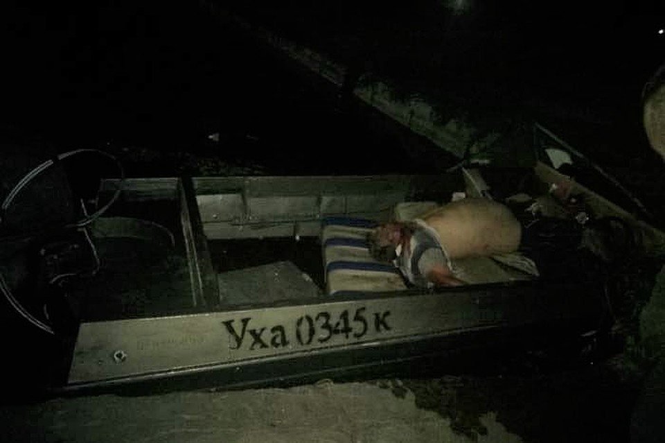 Житель Херсона врезался на лодке в российский танкер