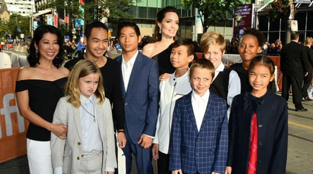 Анджелина Джоли 2018: Питт и Джоли решили судьбу детей фото