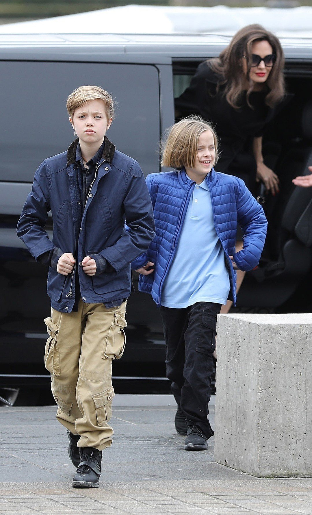 Биологические дочки Джоли и Питта предпочитают мальчиковую одежду и совсем перестали походить на девочек. Фото: EAST NEWS