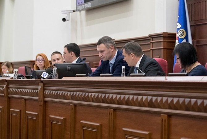 Кличко: Киевсовет должен обеспечить зарплаты и надбавки педагогам