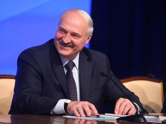В Гродно сняли на видео девушку, не пропустившую кортеж Лукашенко