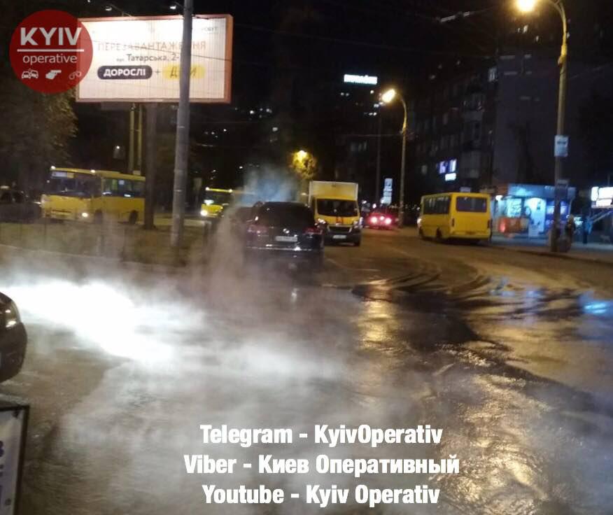 В сети показали фото "горячего" ночного ЧП в Киеве