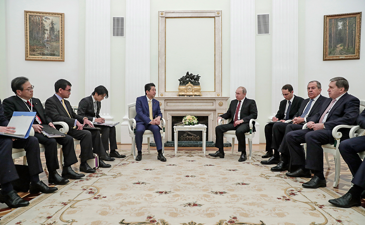 Путин сообщил об итогах встречи с Абэ по мирному договору с Японией - РБК