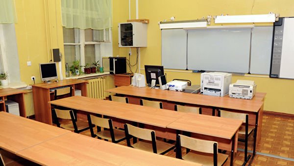 Пустой школьный класс. Архивное фото