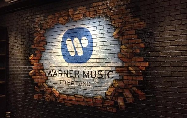 Искусственный интеллект и шоу-бизнес. Warner Music заключил первый в истории музыкальный контракт