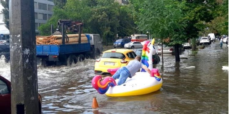Киев затопил ливень — видео — новости Киева / НВ