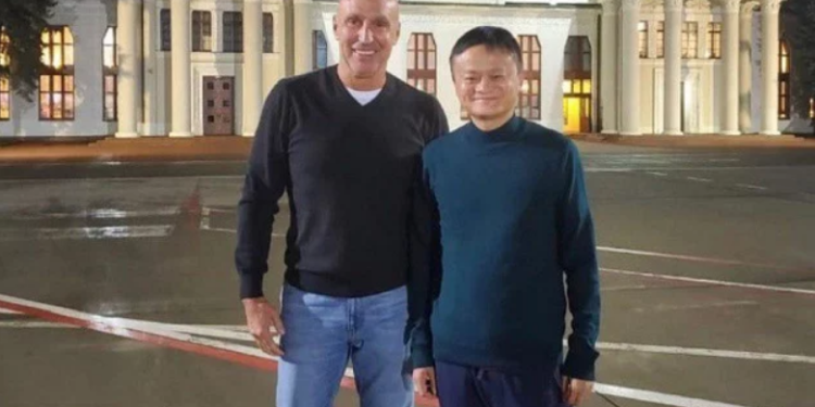 Основатель AliExpress Джек Ма впервые прилетел в Украину и выступил перед студентами