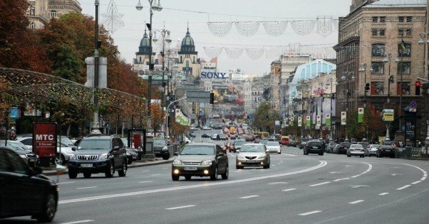 В Киеве открыли проезд по Крещатику на выходные и праздничные дни