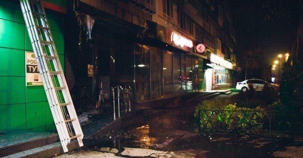 В Киеве снова подожгли два магазина известной сети "Молоко от фермера"