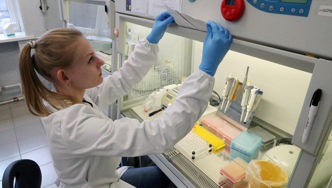 Российские учёные испытывают два прототипа вакцины от коронавируса