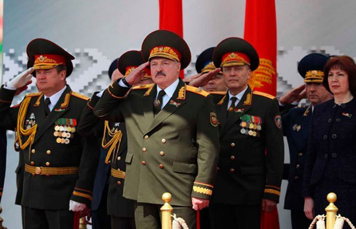 «В этом обезумевшем мире…» Посмотрите, как Лукашенко писал речь к параду Победы.