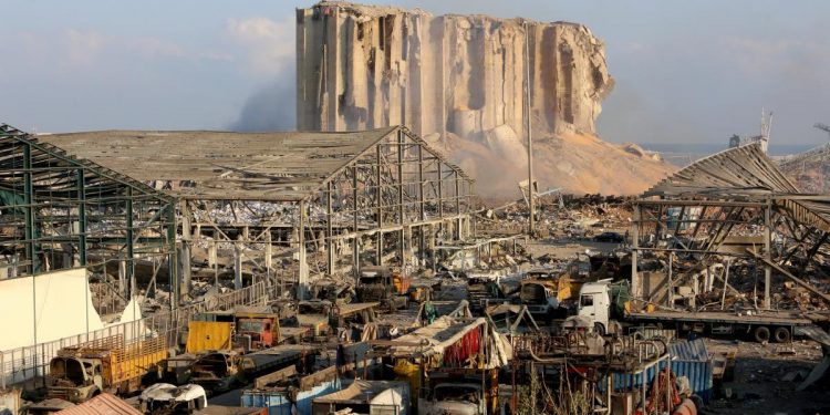 4 августа в порту Бейрута произошел мощный взрыв / фото REUTERS