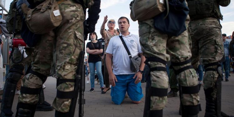 Протесты в Минске возобновились во вторник / REUTERS