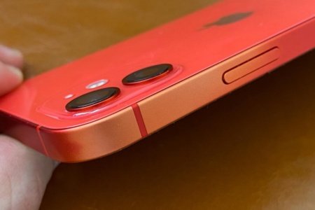 Владельцы iPhone 11, iPhone 12 и iPhone SE жалуются на выцветание алюминиевой рамки