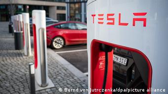 Фирменные зарядные станции Tesla в Берлине 