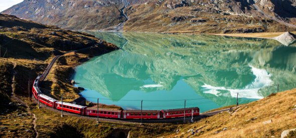 Международная железнодорожная компания Railbookers анонсировала запуск первого в своем роде кругосветного маршрута на поезде, который будет охватывать четыре континента и более 20 городов в 13 странах