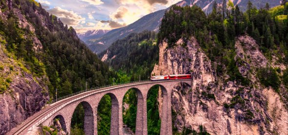 Международная железнодорожная компания Railbookers анонсировала запуск первого в своем роде кругосветного маршрута на поезде, который будет охватывать четыре континента и более 20 городов в 13 странах