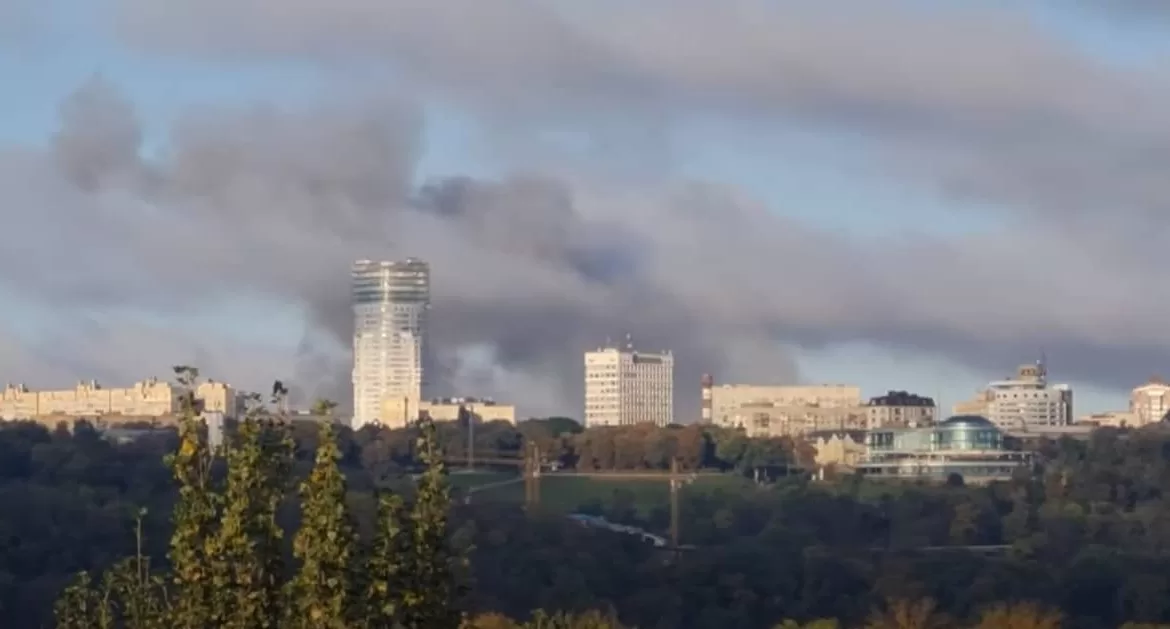 seriya vzryvov v rossijskom belgorode povrezhdeny desyatki avtomobilej foto.jpg