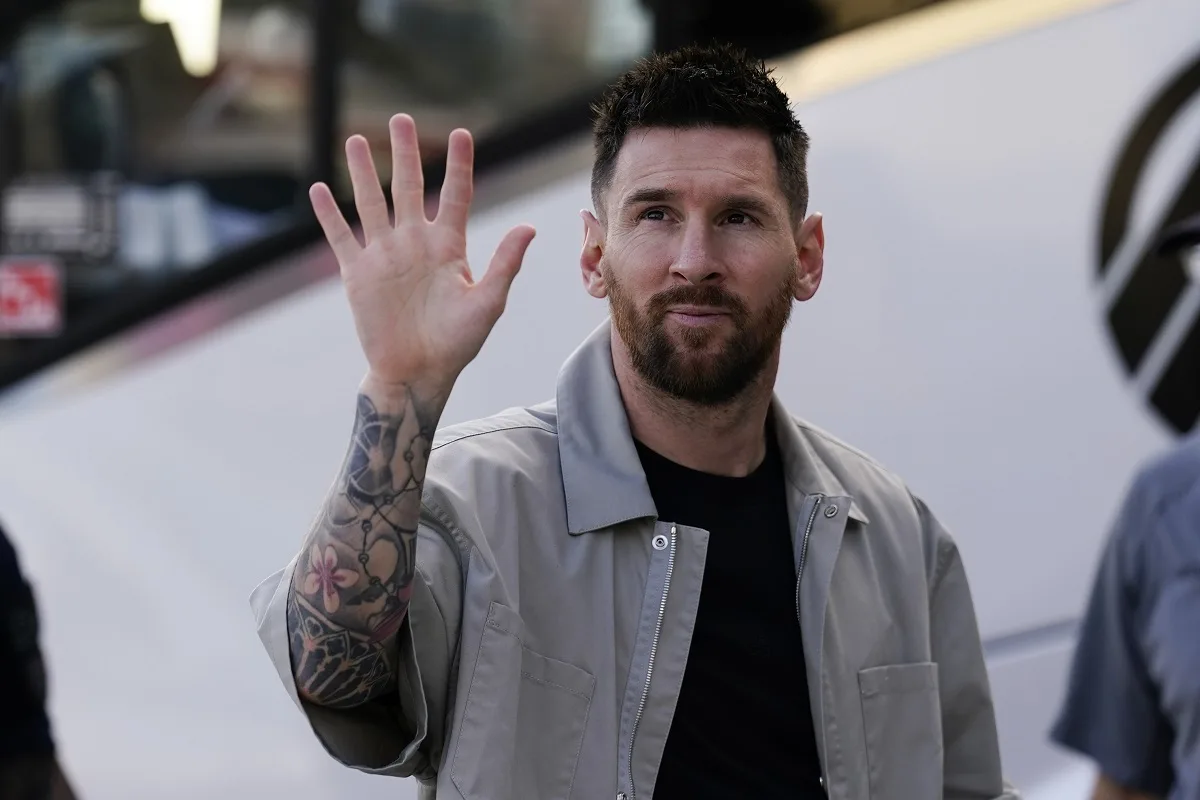 lionel messi named the two best teams in the world.jpg