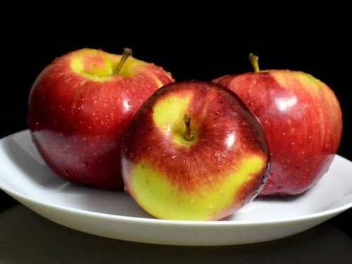 Ученые рассказали о пользе яблок для фигуры и здоровья