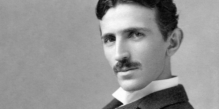 Никола Тесла (1856–1943 годы) спал всего по 2–3 часа в день