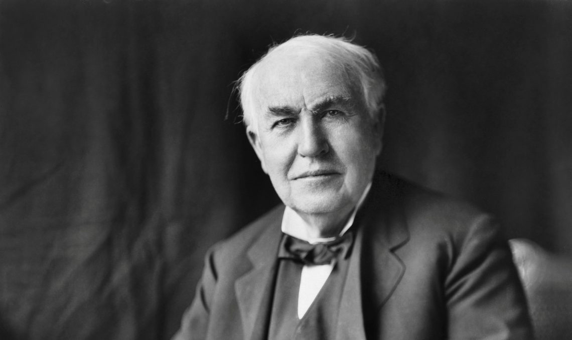 Томас Эдисон (1847–1931 годы) спал по 5 часов в сутки. Считал сон пустой тратой времени и признаком лени